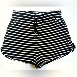 NWOT H&M black and white knit shorts, so soft, small